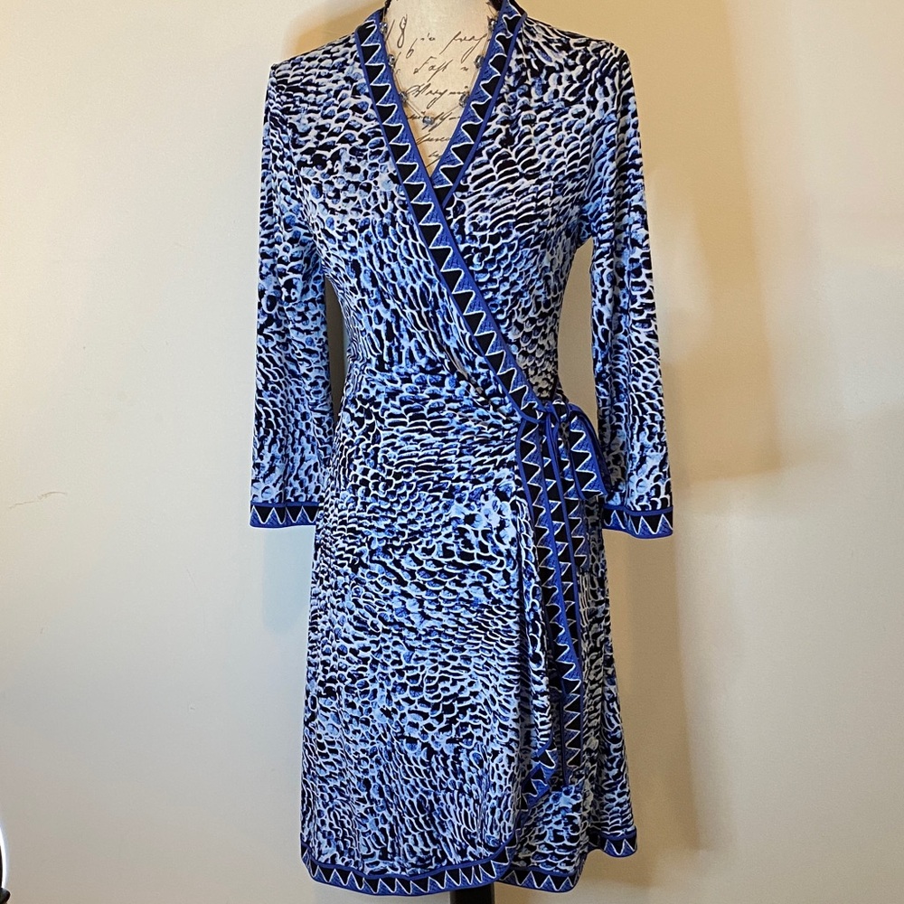 BCBGMaxAzria Blue and Black Long Sleeve Wrap style  Dress
